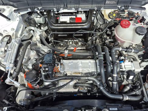 Used 2024 Mercedes-Benz EQB 300 4MATIC image 18