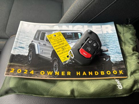Used 2024 Jeep Wrangler Sahara image 30