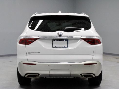 Used 2024 Buick Enclave Premium AWD/4WD image 10