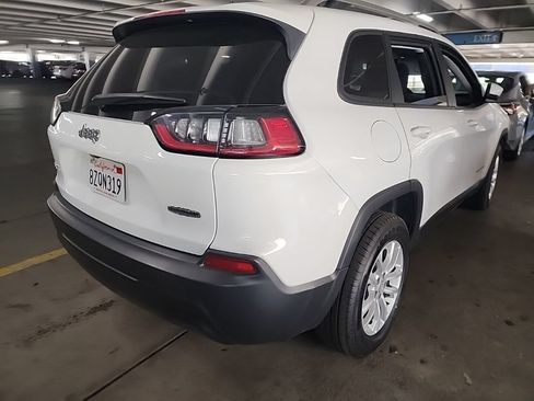 Used 2021 Jeep Cherokee Latitude AWD/4WD image 2