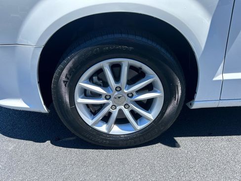 Used 2019 Dodge Grand Caravan SXT FWD image 9