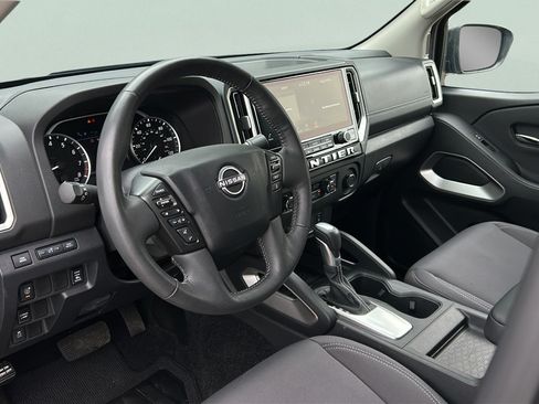 Used 2025 Nissan Frontier SV w/ SV Convenience Package RWD image 12