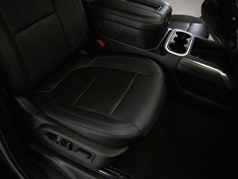 Used 2022 Chevrolet Silverado 2500 LTZ w/ LTZ Premium Package image 18