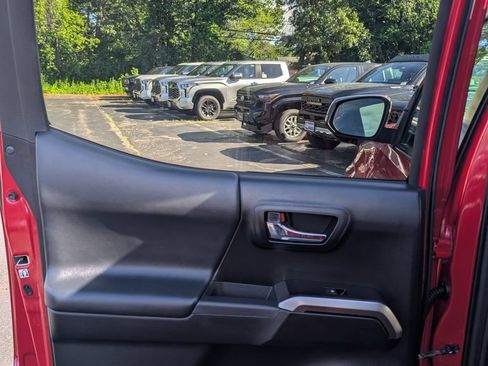 Used 2019 Toyota Tacoma Limited AWD/4WD image 14