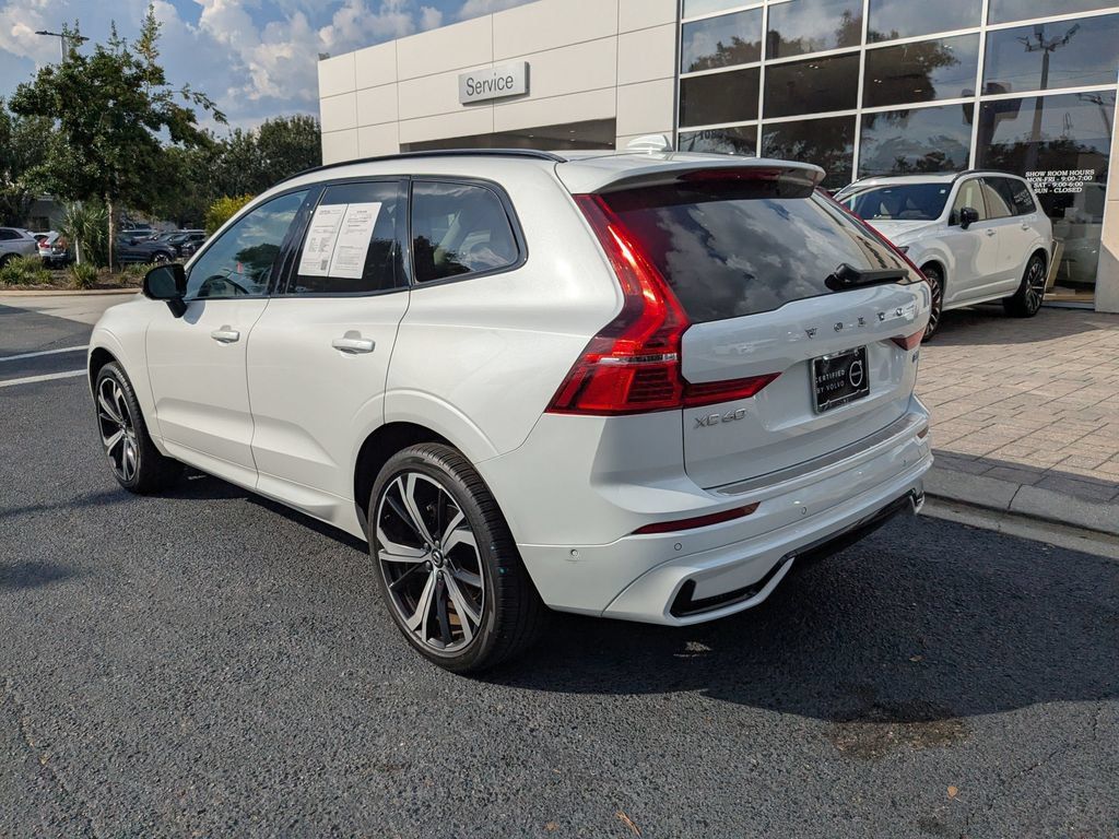 Certified 2024 Volvo XC60 B5 Ultimate w/ Protection Package Premier AWD/4WD image 4