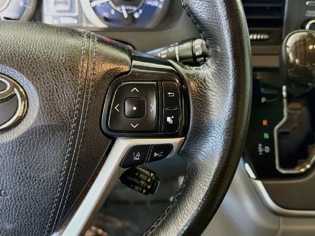 Used 2020 Toyota Sienna XLE w/ XLE Navigation Package AWD/4WD image 14