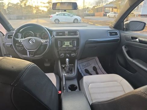 Used 2015 Volkswagen Jetta Sport image 8