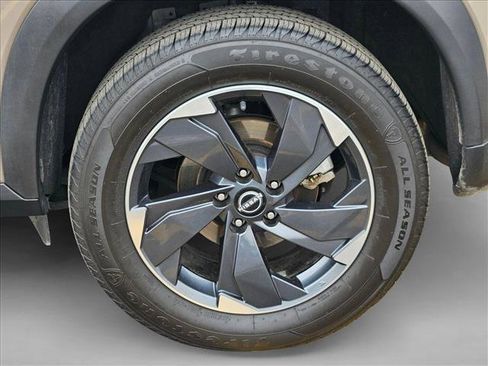 Used 2025 Nissan Rogue SV AWD/4WD image 29