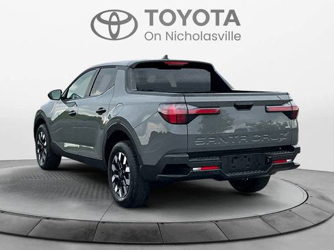 Used 2025 Hyundai Santa Cruz SE AWD/4WD image 4