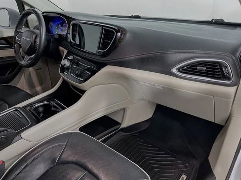 Used 2022 Chrysler Pacifica Limited image 33