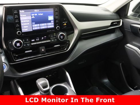 Used 2020 Toyota Highlander XLE image 16
