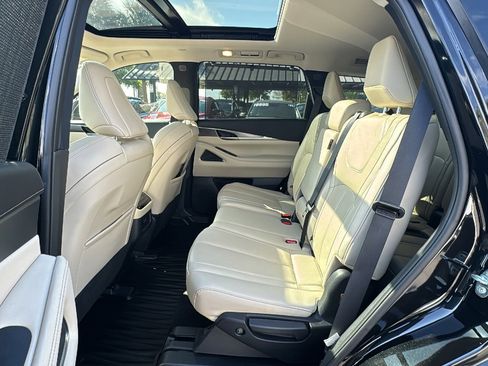 Used 2025 INFINITI QX60 Luxe w/ Vision Package FWD image 16
