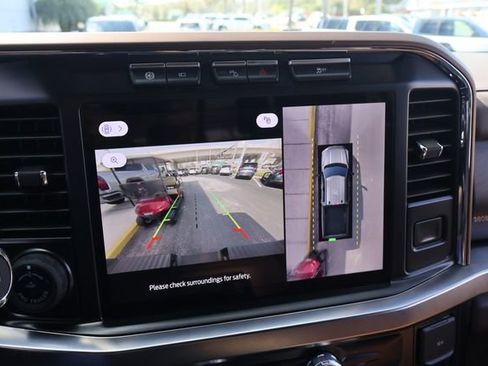 Used 2020 GMC Yukon Denali w/ Denali Premium Package image 25