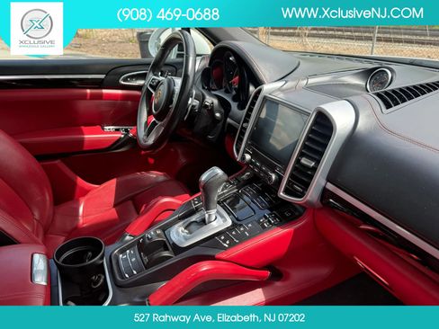 Used 2017 Porsche Cayenne AWD/4WD image 25