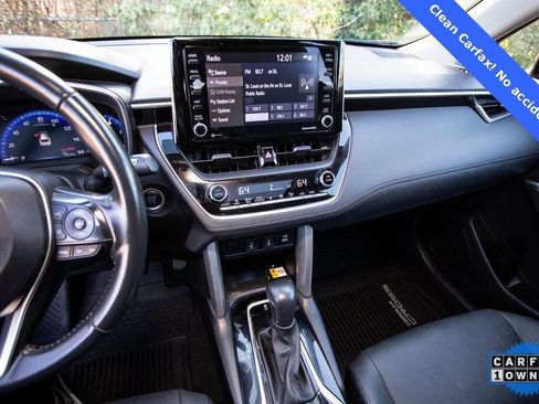 Used 2022 Toyota Corolla Cross XLE image 30
