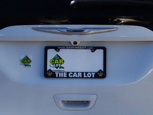 Used 2020 Chrysler Voyager L image 21