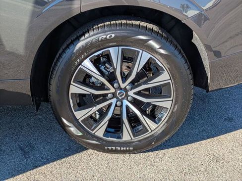 Used 2025 Volvo XC60 B5 Core w/ Protection Package Premier image 9