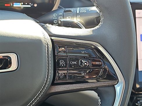 Used 2022 Jeep Grand Cherokee Overland image 24