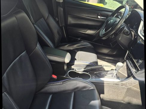 Used 2017 Toyota Corolla XSE w/ Protection Package image 27