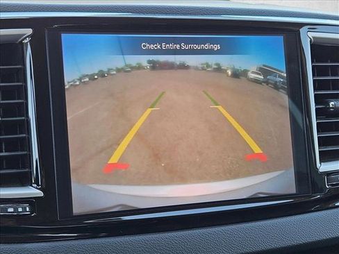 Used 2023 Chrysler Pacifica Touring-L FWD image 19