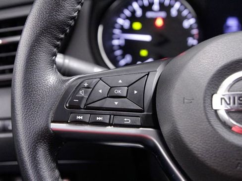 Used 2020 Nissan Rogue SV image 25