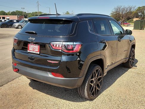 Used 2022 Jeep Compass Trailhawk image 4