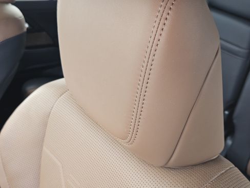 Used 2025 Lexus GX 550 w/ Accessory Package (2T) AWD/4WD image 15