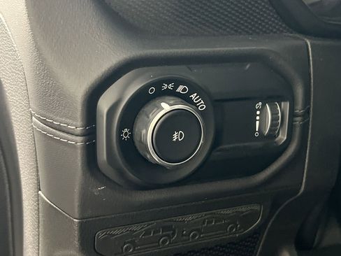 Used 2025 Jeep Wrangler Unlimited Rubicon AWD/4WD image 31
