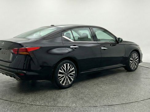 Used 2025 Nissan Altima 2.5 SV FWD image 9