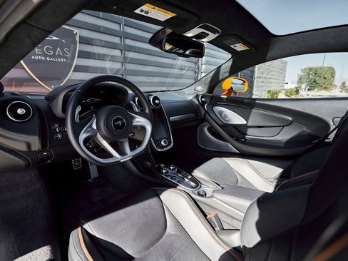 Used 2023 McLaren GT image 2