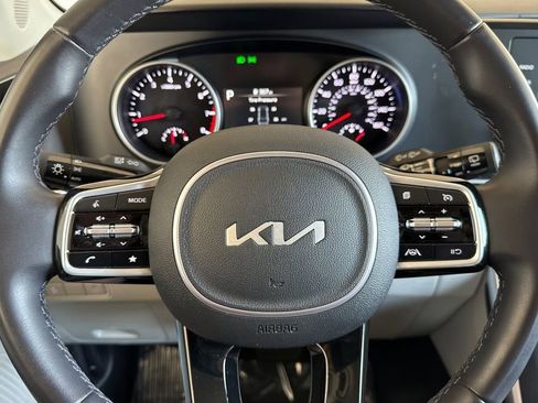 Used 2024 Kia Carnival LX FWD image 27