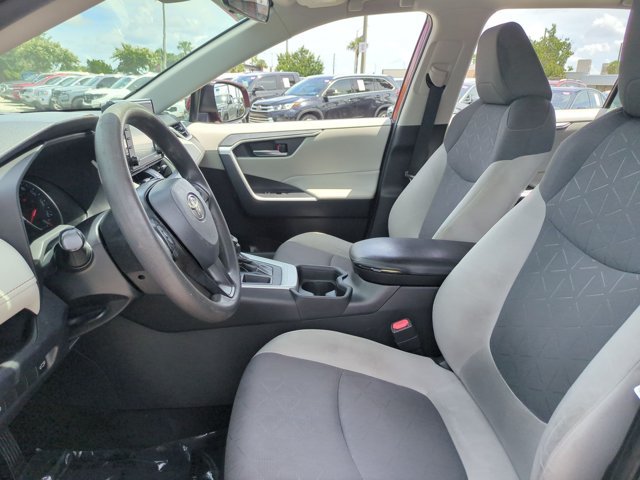Used 2021 Toyota RAV4 XLE w/ Convenience Package FWD image 16