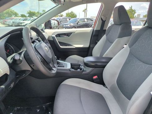 Used 2021 Toyota RAV4 XLE w/ Convenience Package FWD image 16
