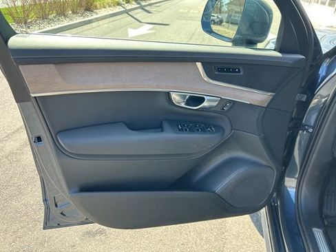 Used 2025 Volvo XC90 B5 Plus image 16