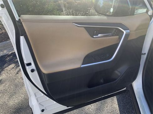 Used 2023 Toyota RAV4 Limited image 17