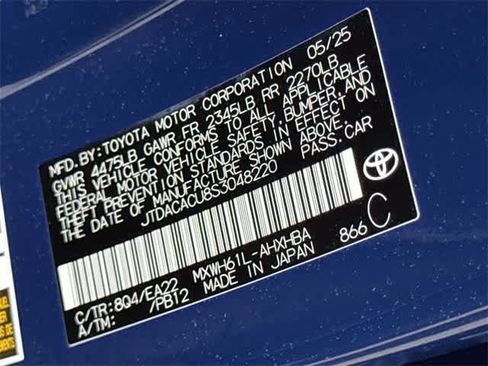 Used 2025 Toyota Prius Plug-In Hybrid image 28