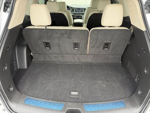 Used 2023 Buick Enclave Avenir w/ Avenir Technology Package AWD/4WD image 17