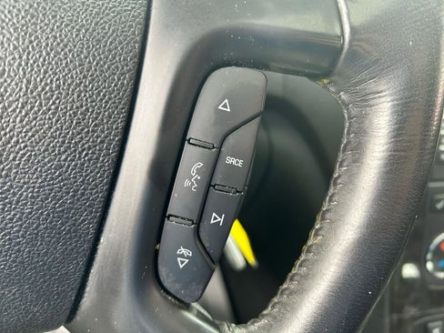 Used 2011 GMC Acadia Denali image 21