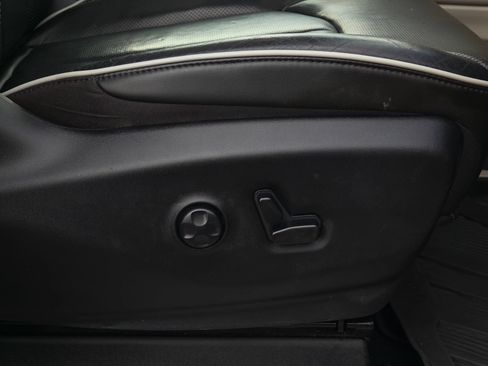Used 2021 Chrysler Pacifica Limited FWD image 32