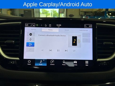 Used 2024 Chrysler Pacifica Touring-L FWD image 4