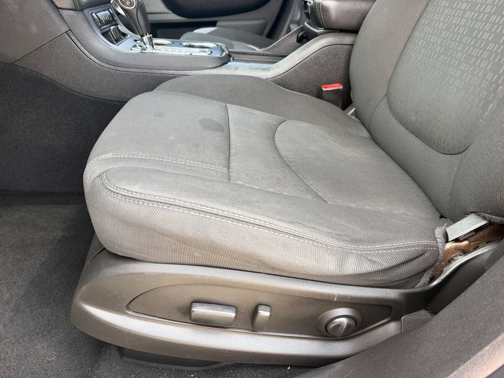 Used 2015 GMC Acadia SLE FWD image 11