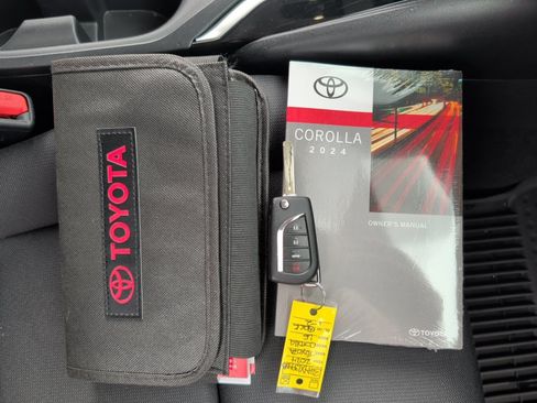 Used 2024 Toyota Corolla LE FWD image 38