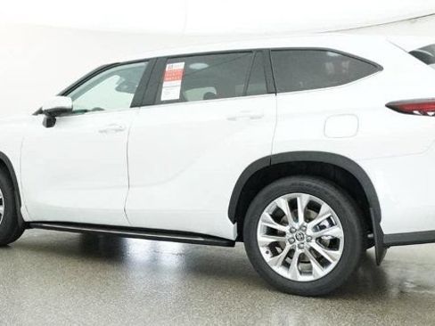 New 2026 Toyota Highlander AWD image 19