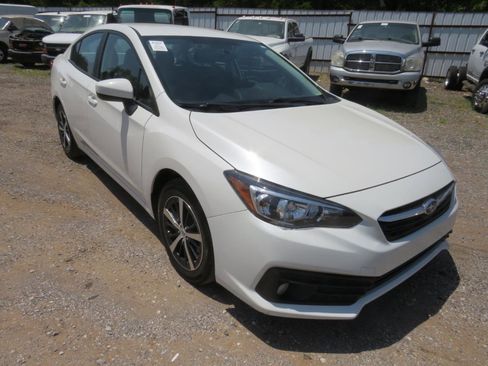 Used 2020 Subaru Impreza 2.0i Premium image 3