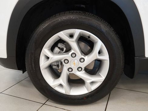 Used 2024 Chevrolet Trax LS w/ LS Convenience Package image 15