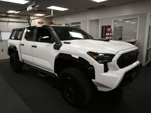 Used 2026 Toyota Tacoma TRD Pro AWD/4WD image 2