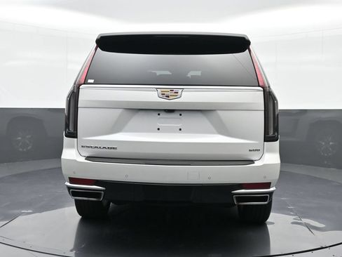 Used 2024 Cadillac Escalade Premium Luxury AWD/4WD image 15