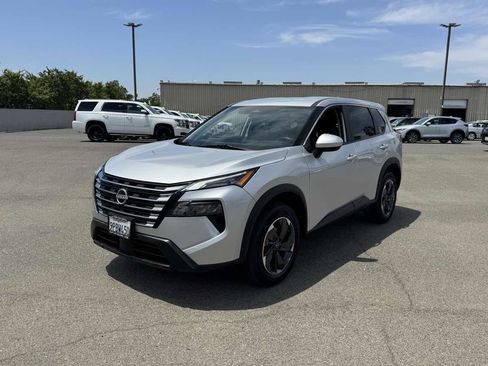 Used 2025 Nissan Rogue SV FWD image 5