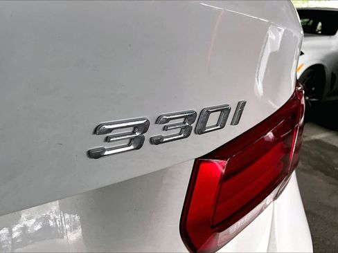 Used 2017 BMW 330i Sedan image 9