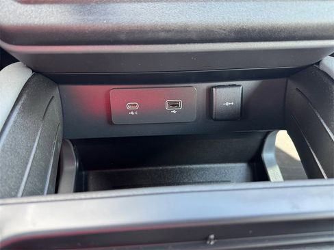 Used 2023 Land Rover Defender 110 X-Dynamic SE image 28